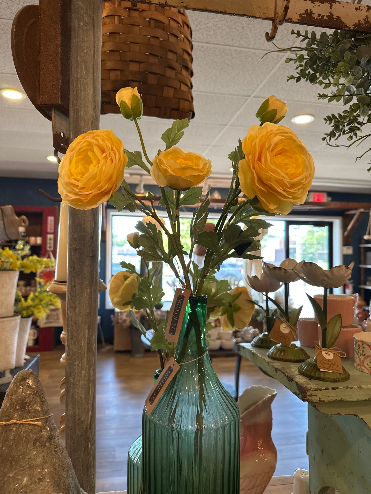 Yellow Triple Ranunculus Stem