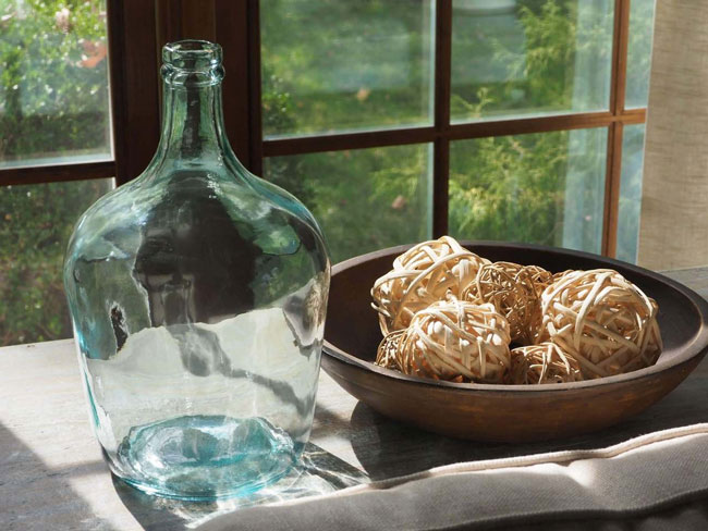  A round, clear glass vase as an example of rustic farmhouse Christmas decor.