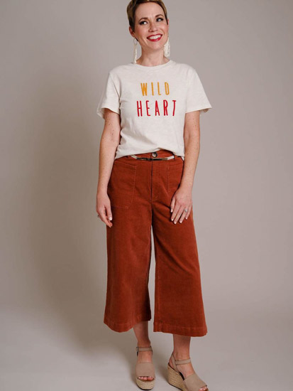 A woman models a “Wild Heart” graphic tee casual spring outfit.